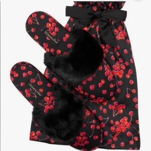 🆕 VS Women’s Signature Satin Cherry Slippers with Matching Silky Bag W/Tie. NWOT